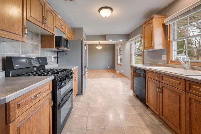 3355 S El Sirroco DRIVE, New Berlin, WI 53151