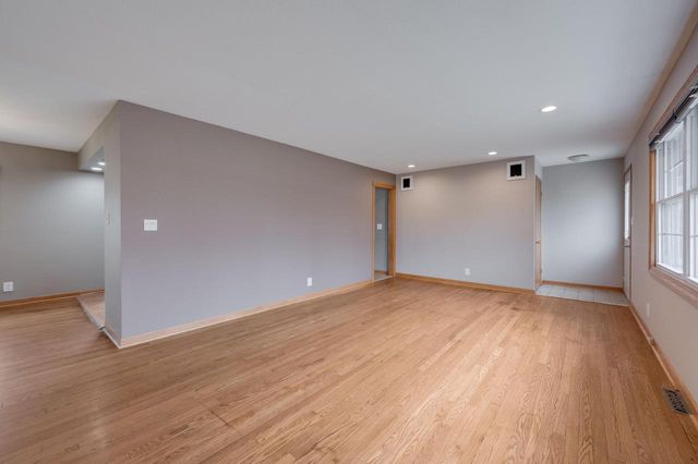 3355 S El Sirroco DRIVE, New Berlin, WI 53151