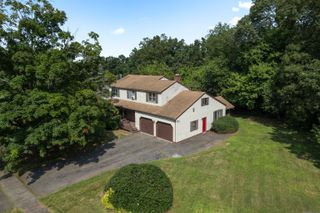 41 Jeremy Woods Drive, Southington, CT 06489