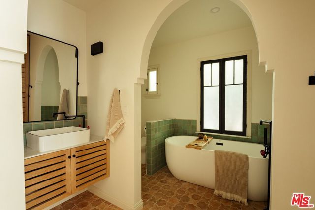 4197 York Boulevard, Los Angeles, CA 90065