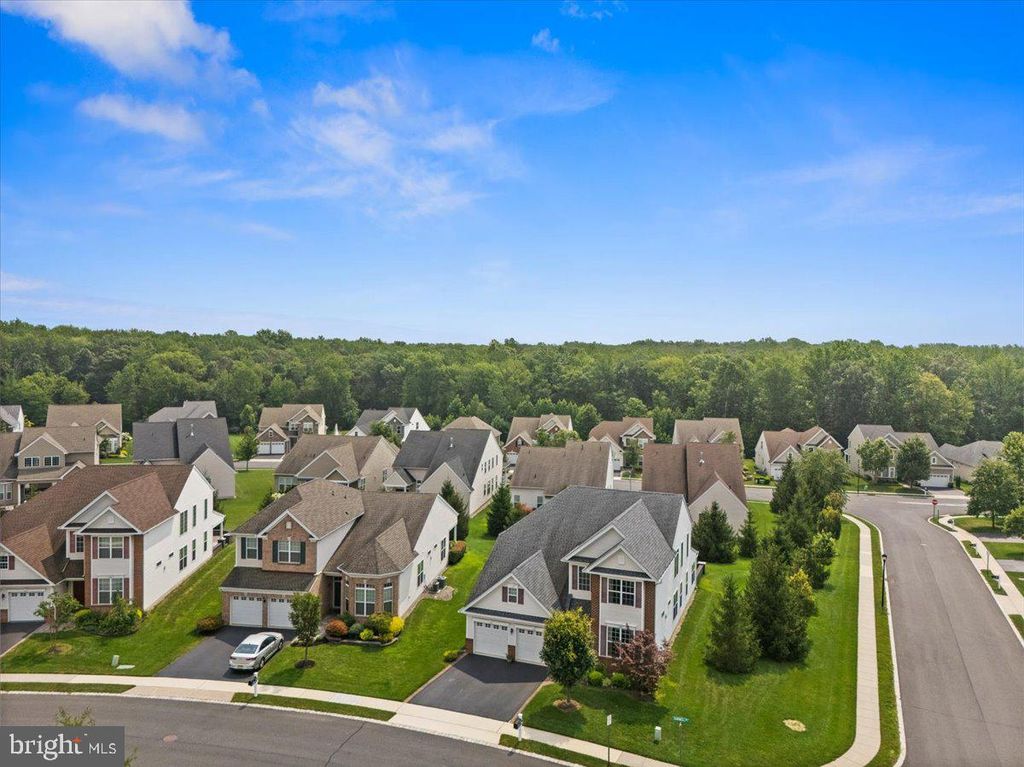 19 DUNWELL DR, Kendall Park, NJ 08824