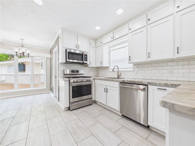 902 Briar Bend Court, Bryan, TX 77802
