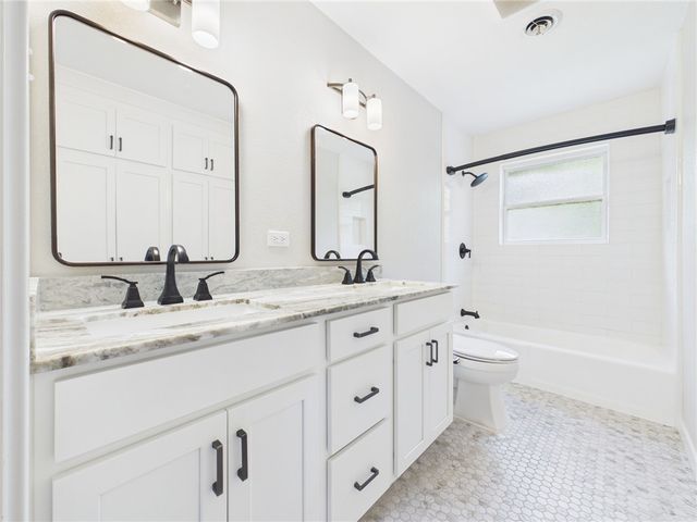 902 Briar Bend Court, Bryan, TX 77802