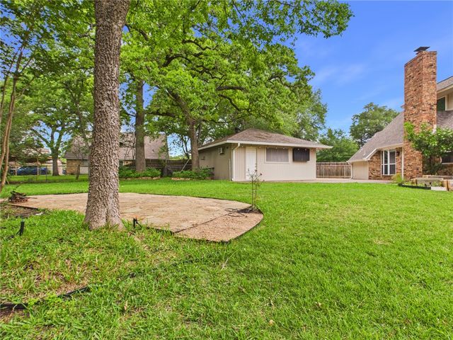 902 Briar Bend Court, Bryan, TX 77802