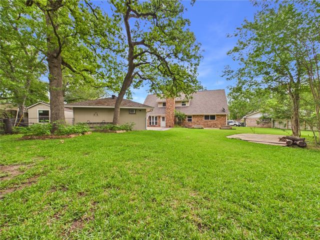 902 Briar Bend Court, Bryan, TX 77802
