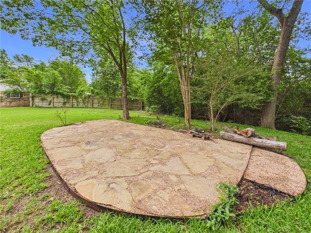 902 Briar Bend Court, Bryan, TX 77802