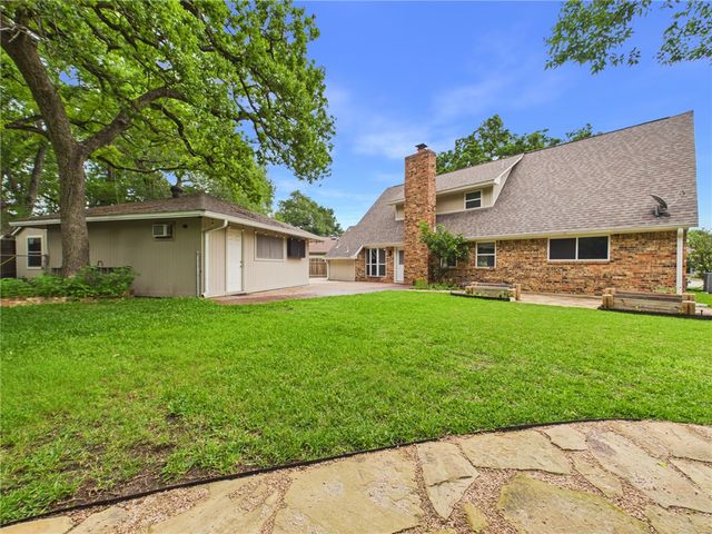 902 Briar Bend Court, Bryan, TX 77802