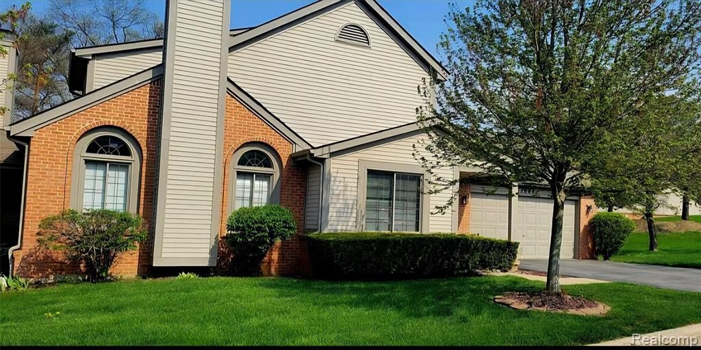 1004 Elmwood Drive, Brighton, MI 48116
