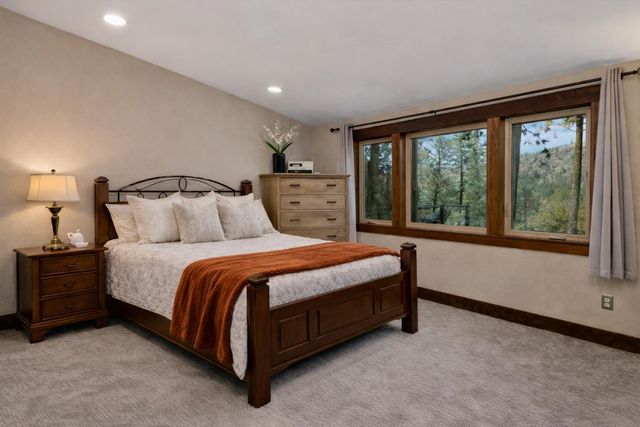 1622 W Fairway Dr, Spokane, WA 99218