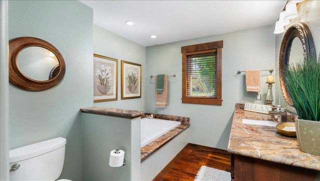 1622 W Fairway Dr, Spokane, WA 99218