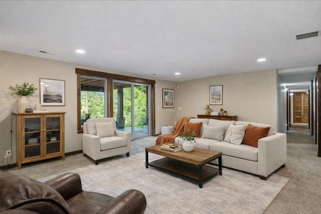 1622 W Fairway Dr, Spokane, WA 99218