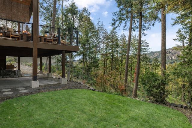 1622 W Fairway Dr, Spokane, WA 99218