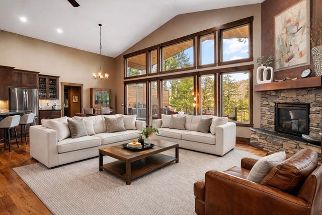 1622 W Fairway Dr, Spokane, WA 99218