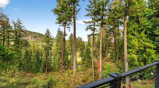 1622 W Fairway Dr, Spokane, WA 99218