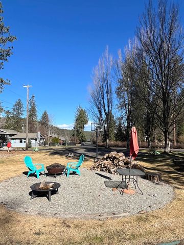 1622 W Fairway Dr, Spokane, WA 99218