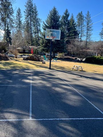 1622 W Fairway Dr, Spokane, WA 99218