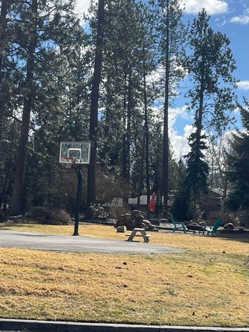 1622 W Fairway Dr, Spokane, WA 99218