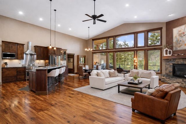 1622 W Fairway Dr, Spokane, WA 99218