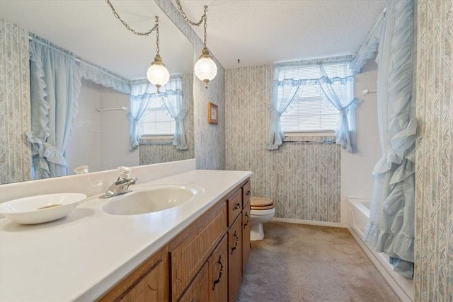 2824 Parkwood Circle, Rogers, AR 72756