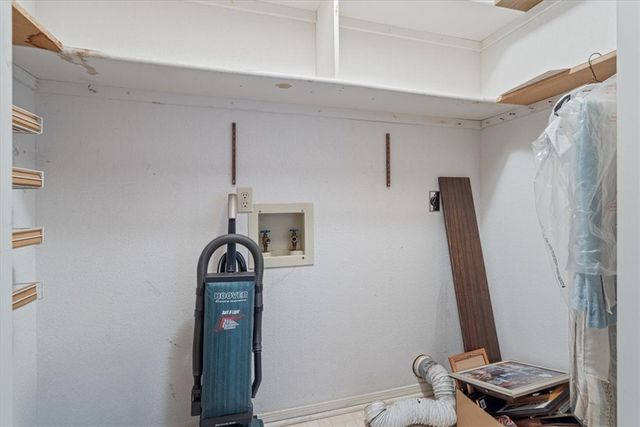 2824 Parkwood Circle, Rogers, AR 72756