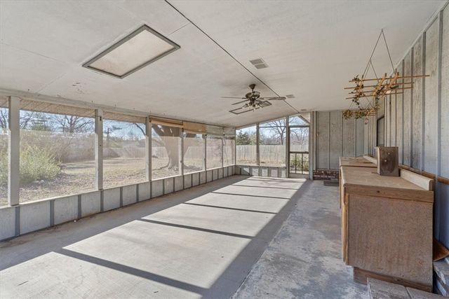 2824 Parkwood Circle, Rogers, AR 72756