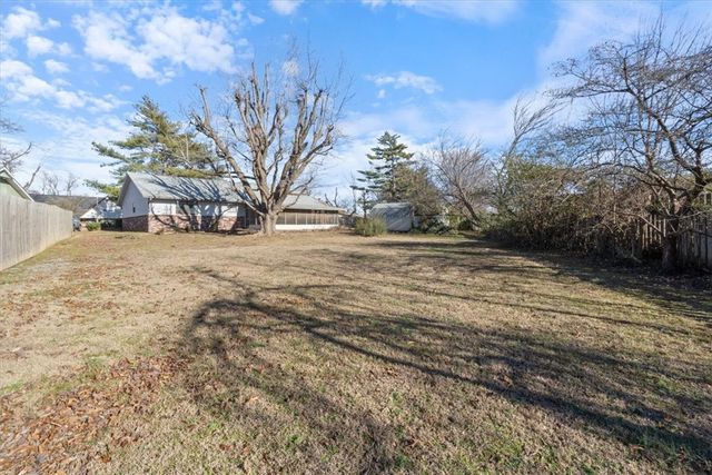 2824 Parkwood Circle, Rogers, AR 72756