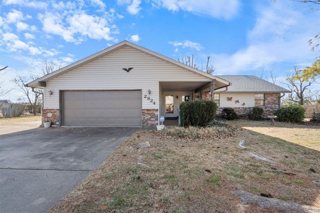 2824 Parkwood Circle, Rogers, AR 72756