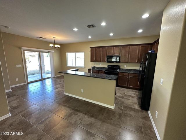 946 W Basswood Avenue, San Tan Valley, AZ 85140