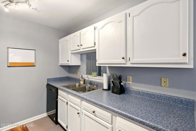 225 Crescent Hill Pl APT 105, Louisville, KY 40206