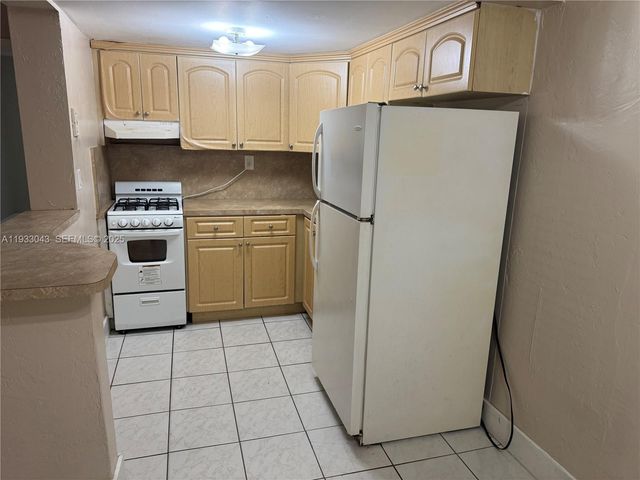 1280 W 54th St 209B, Hialeah, FL 33012