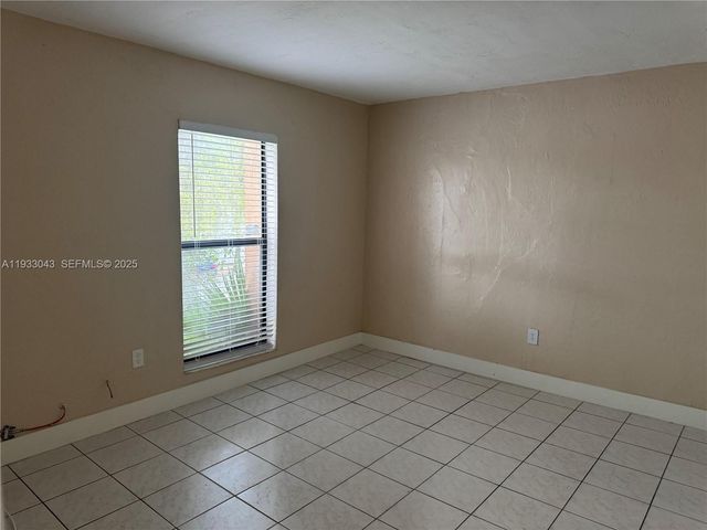 1280 W 54th St 209B, Hialeah, FL 33012