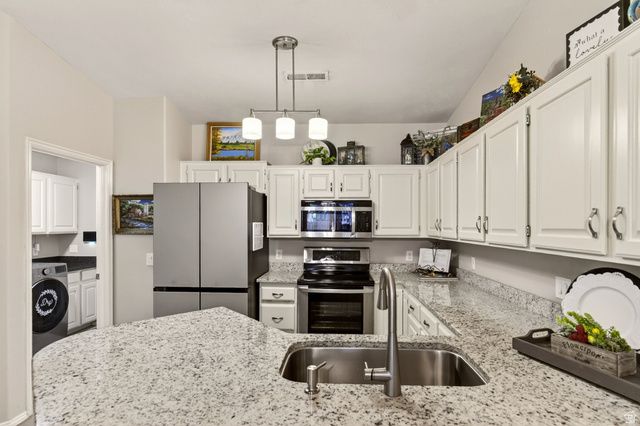 544 S FIESTA DR, Ivins, UT 84738