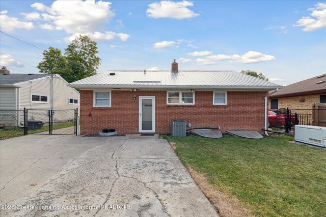 1226 N Hayford Avenue, Lansing, MI 48912