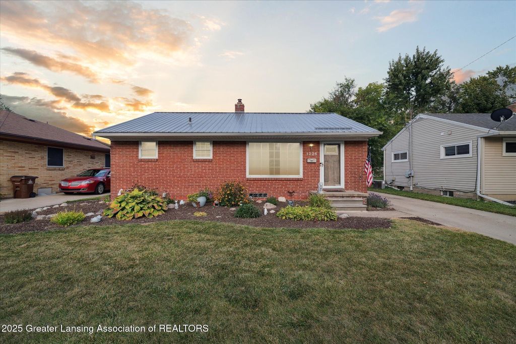 1226 N Hayford Avenue, Lansing, MI 48912