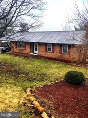 20 GLOUCESTER RD, Front Royal, VA 22630