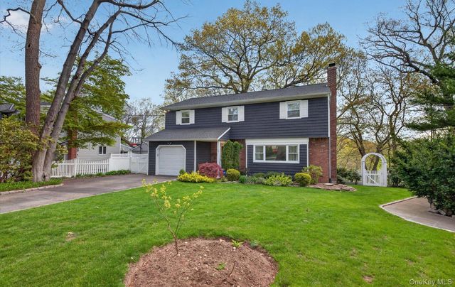 17 Hillcrest Drive A, Glen Head, NY 11545