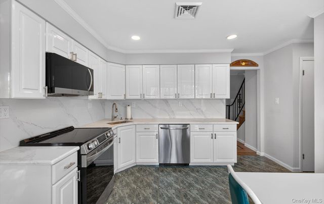 17 Hillcrest Drive A, Glen Head, NY 11545