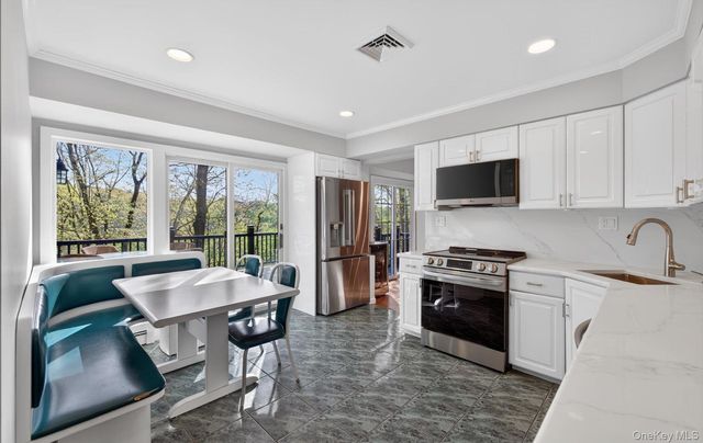 17 Hillcrest Drive A, Glen Head, NY 11545