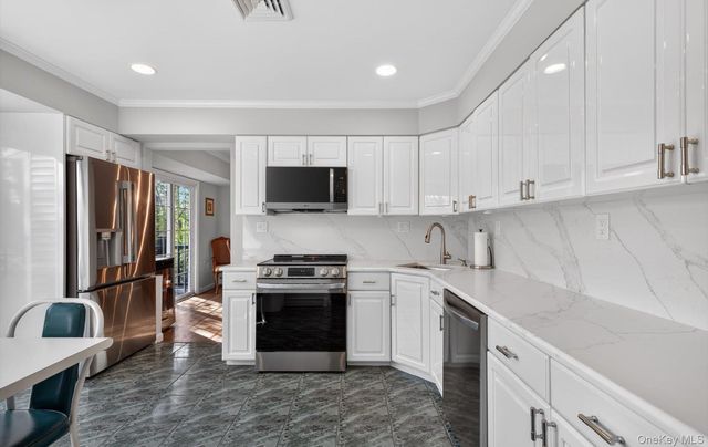 17 Hillcrest Drive A, Glen Head, NY 11545