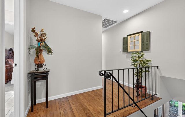 17 Hillcrest Drive A, Glen Head, NY 11545