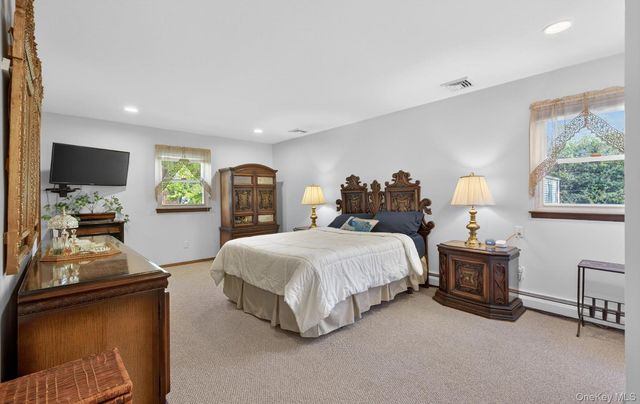 17 Hillcrest Drive A, Glen Head, NY 11545