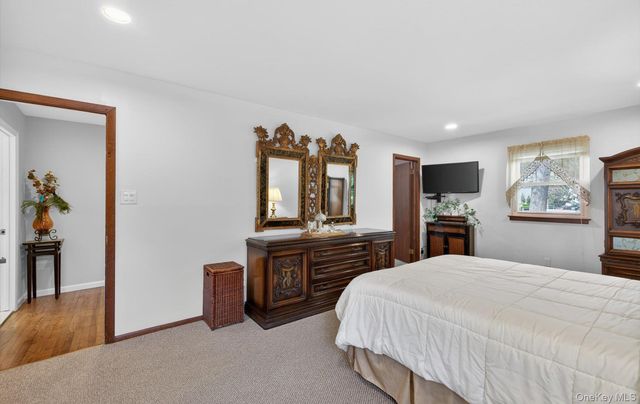 17 Hillcrest Drive A, Glen Head, NY 11545