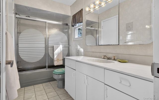 17 Hillcrest Drive A, Glen Head, NY 11545