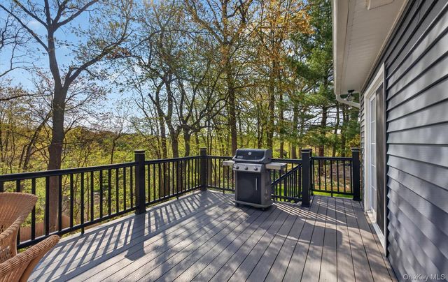 17 Hillcrest Drive A, Glen Head, NY 11545