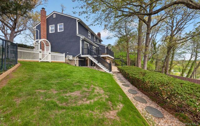 17 Hillcrest Drive A, Glen Head, NY 11545