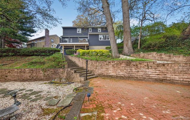 17 Hillcrest Drive A, Glen Head, NY 11545