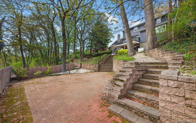 17 Hillcrest Drive A, Glen Head, NY 11545