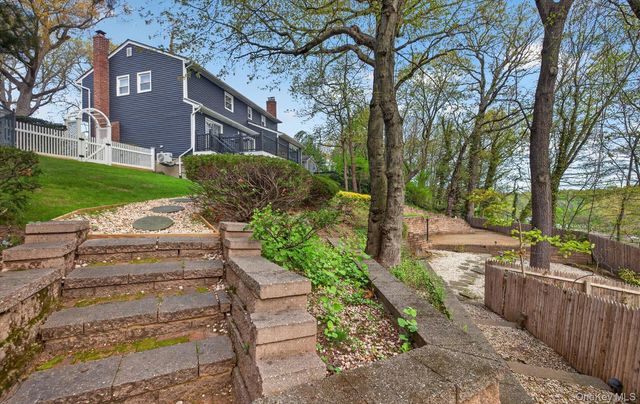 17 Hillcrest Drive A, Glen Head, NY 11545