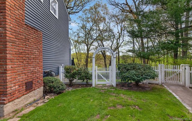 17 Hillcrest Drive A, Glen Head, NY 11545