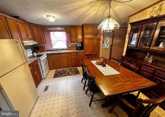 98 BEAR RUN RD, Oakland, MD 21550